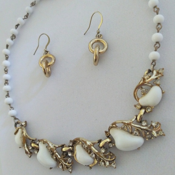 Vintage White and Gold leaf Choker - Picture 3 of 7